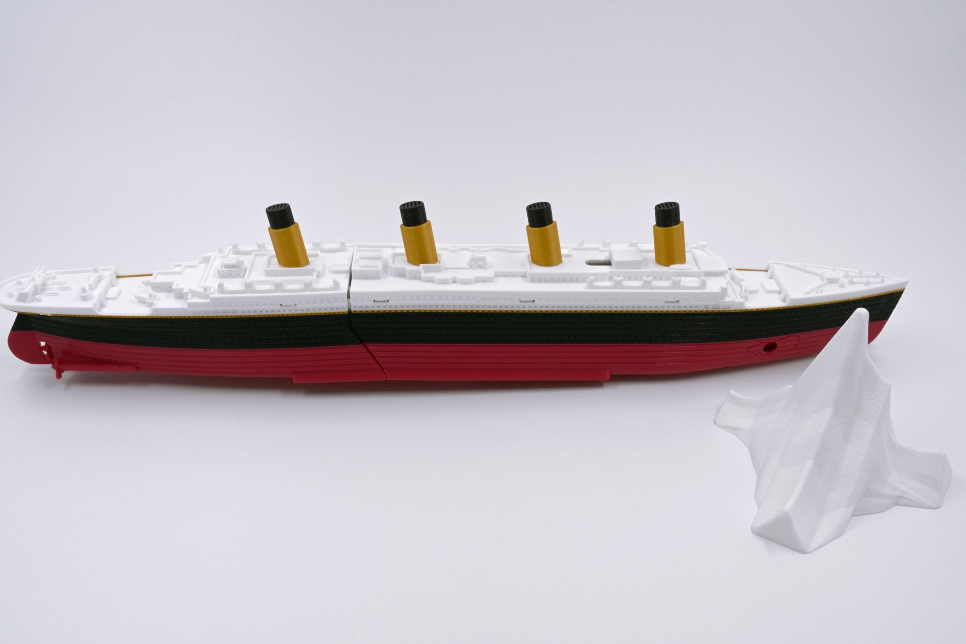 Full view of the submersible Starlight Edition Titanic model and Iceberg - in "Sink" mode.